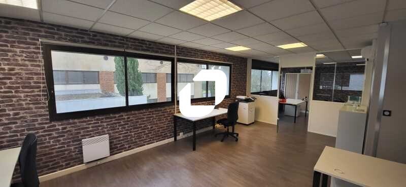 Office in Gradignan for lease - Building Photo - Image 2 of 9