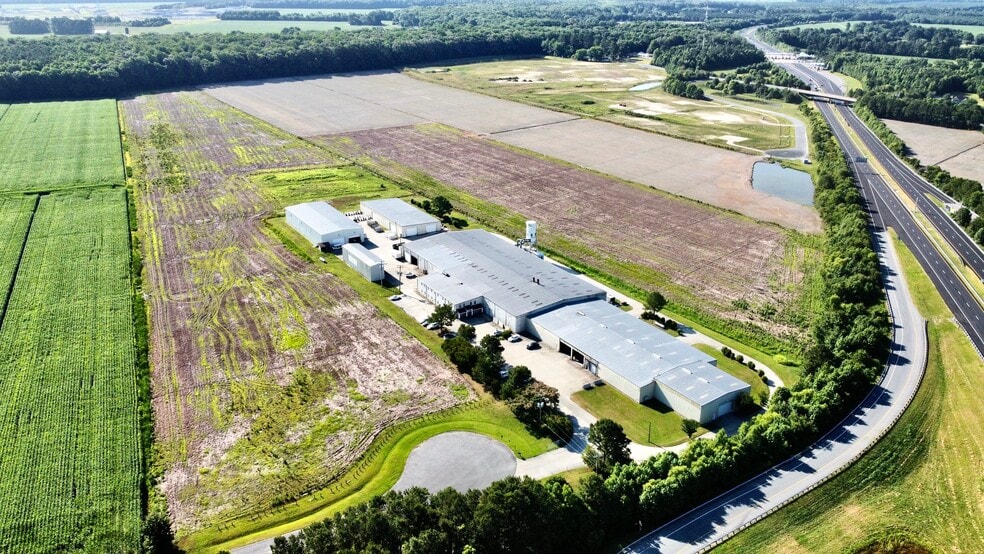 132-136 Woodworkers Ct, Chesapeake, VA for lease - Building Photo - Image 1 of 10