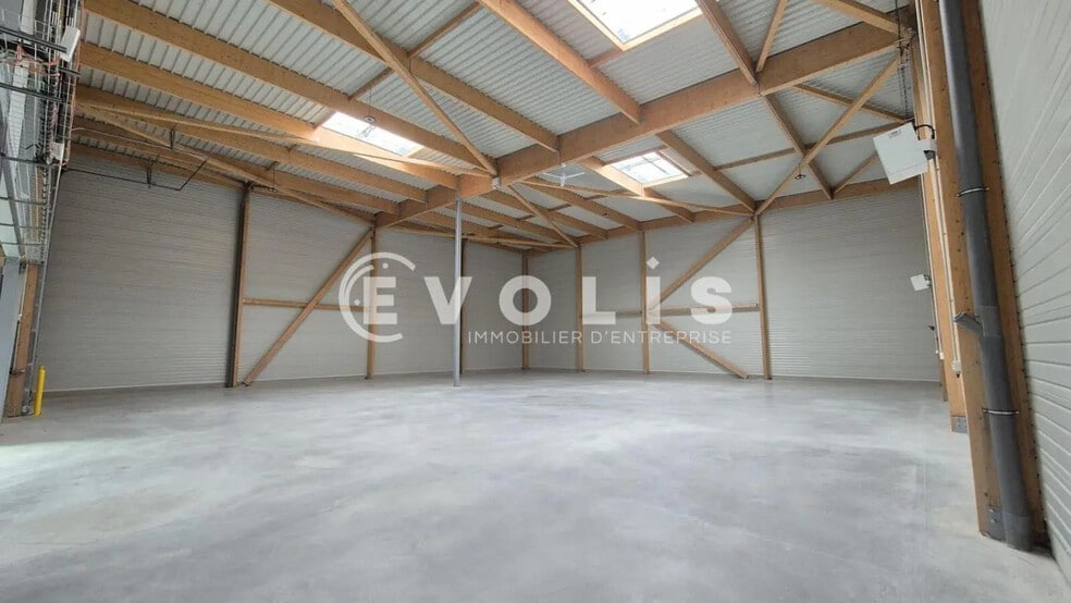 Rue Du Poteau, Courtry for lease - Interior Photo - Image 2 of 21