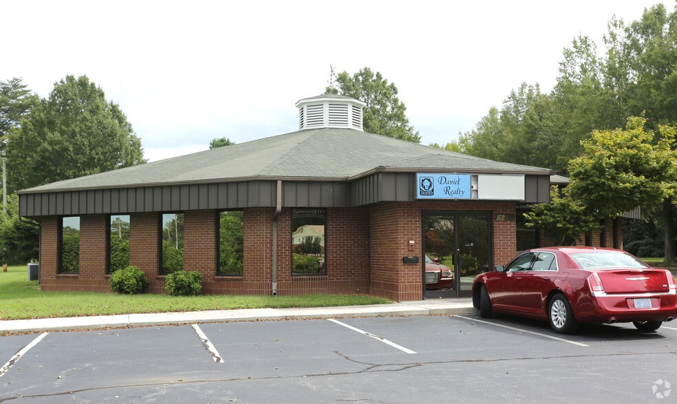 1622 Eastchester Dr, High Point, NC 27265