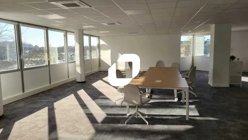 Office in Pessac for lease - Interior Photo - Image 2 of 11