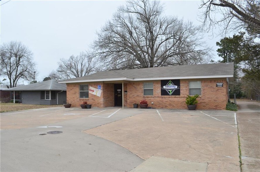 3195 Lamar Ave, 75460 Paris for Lease