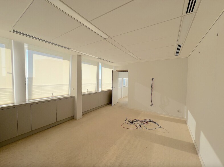 Office in Clichy for sale - Building Photo - Image 2 of 17