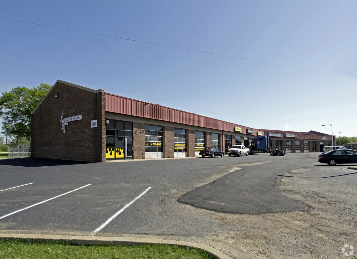 3620 Lamar Ave, Memphis, TN 38118 Lamar Auto Center