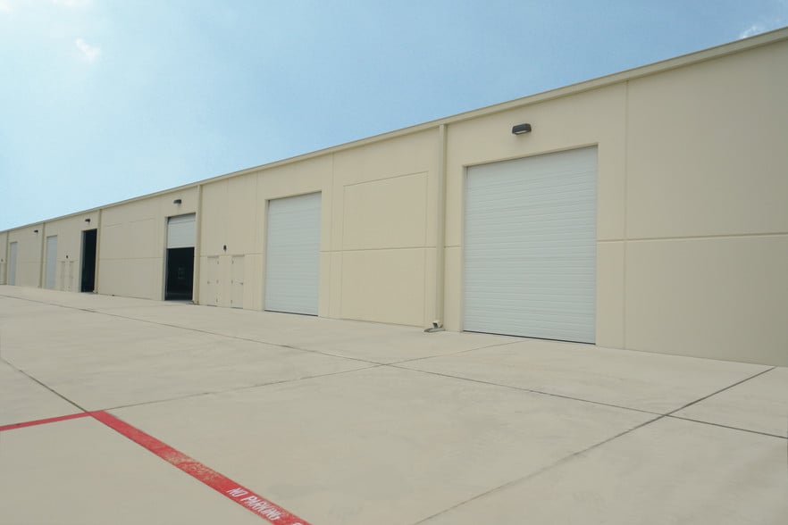 2301 Double Creek Dr, Round Rock, TX for lease - Building Photo - Image 1 of 3