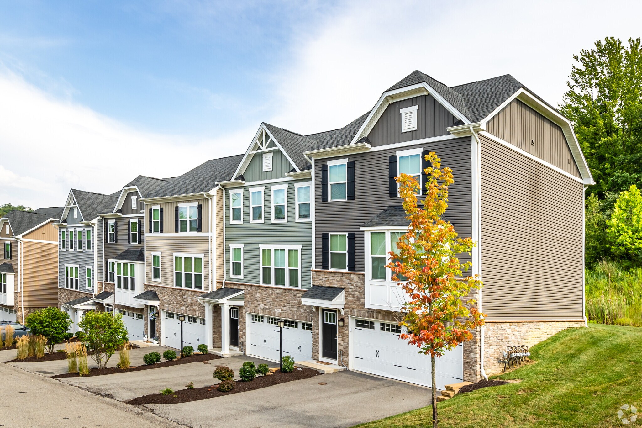 401 Plaza Dr, Pittsburgh, PA for sale Primary Photo- Image 1 of 5