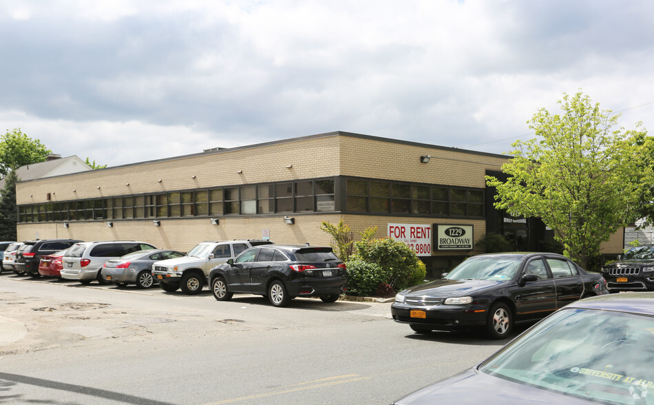 1229 Broadway, Hewlett, NY for lease - Primary Photo - Image 1 of 2