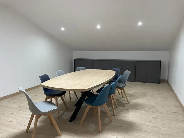 Office in Méteren for lease - Interior Photo - Image 3 of 4