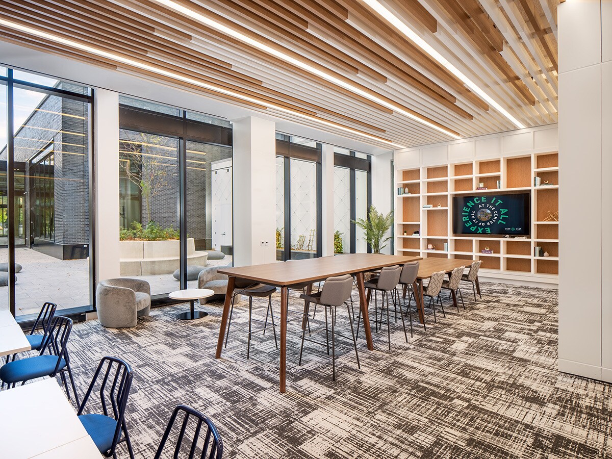 2461 S Clark St, Arlington, VA for lease Lobby- Image 1 of 17