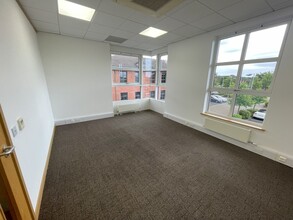 Royal Ct, Rudheath for lease Interior Photo- Image 2 of 8