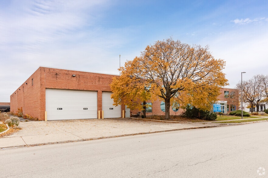 2375 Estes Ave, Elk Grove Village, IL for sale - Building Photo - Image 3 of 5