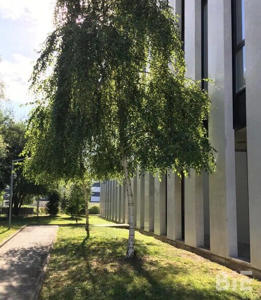 Office in Bordeaux for lease - Building Photo - Image 2 of 8