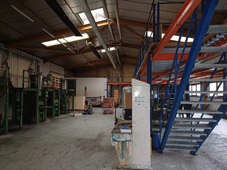 Flex in Meaux for sale - Building Photo - Image 2 of 4