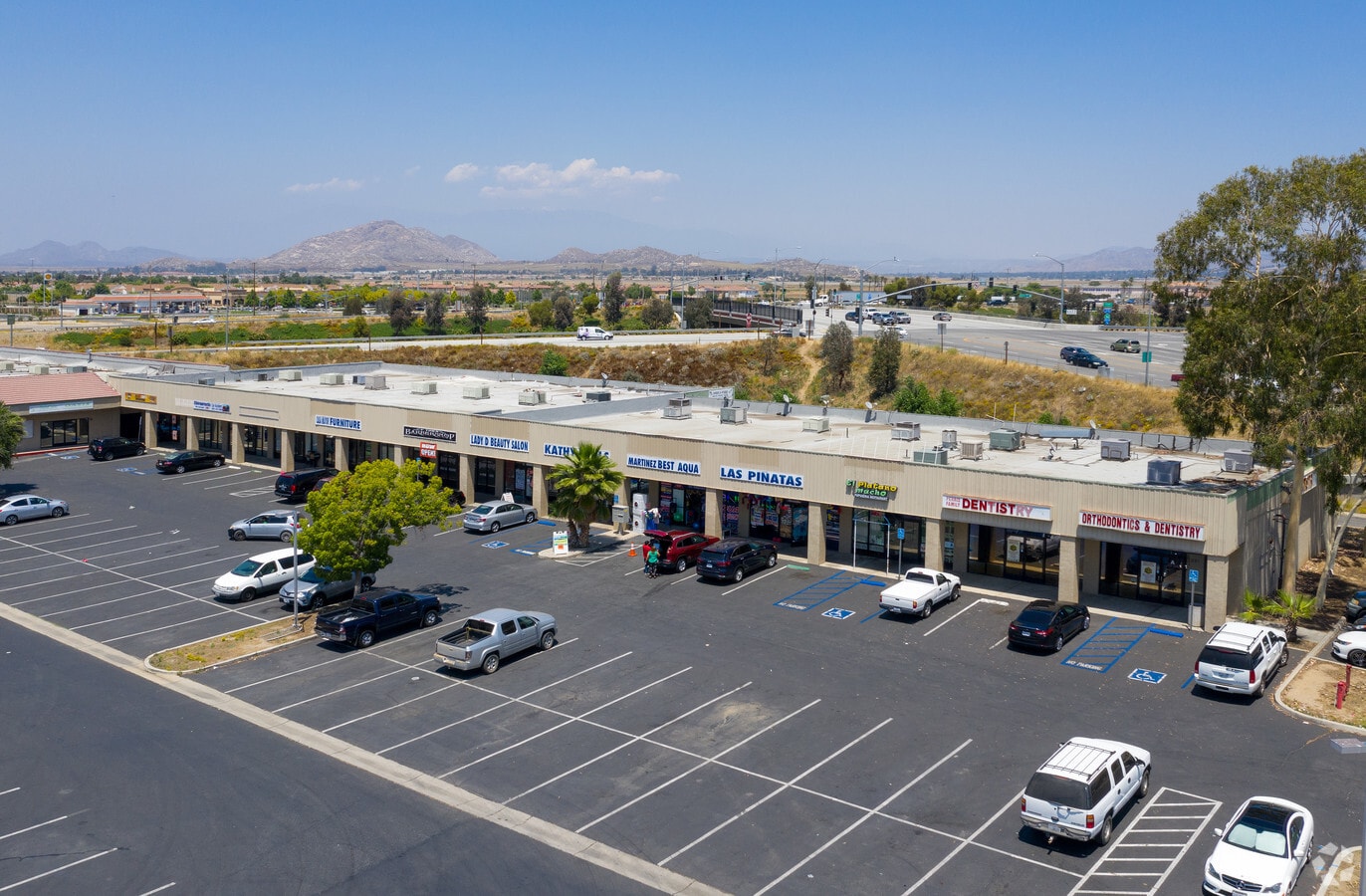 351 Wilkerson Ave, Perris, CA 92570 Freeway Plaza