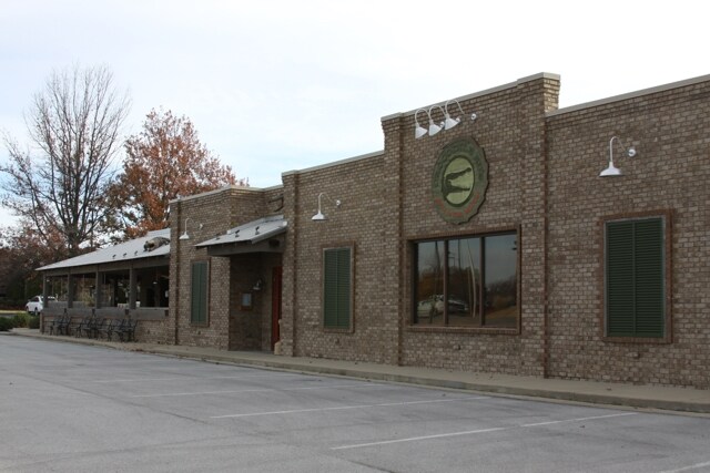 395 Cox Creek Pky, Florence, AL for sale - Primary Photo - Image 1 of 1