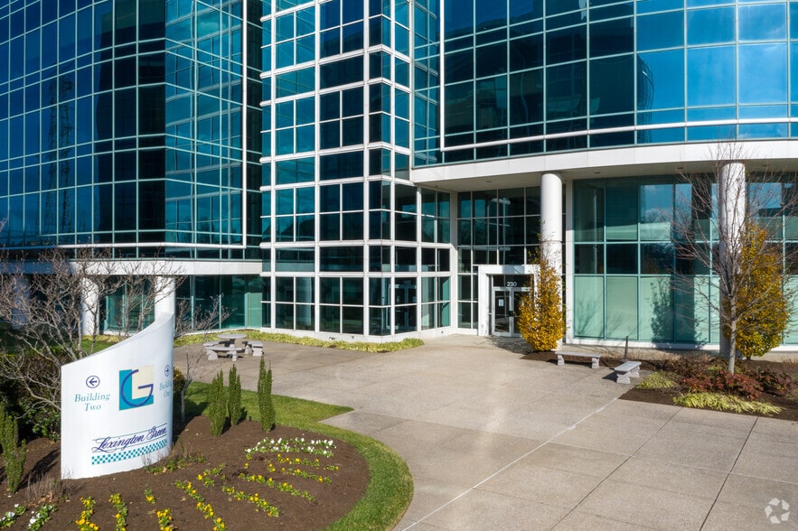 230 Lexington Green Cir, Lexington, KY for lease - Building Photo - Image 3 of 13