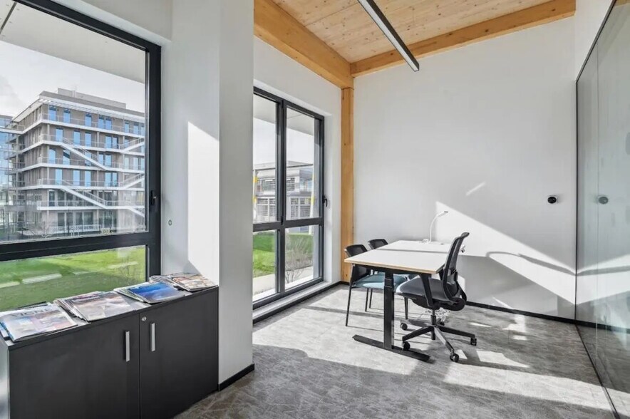 Office in Nanterre for lease - Interior Photo - Image 3 of 6