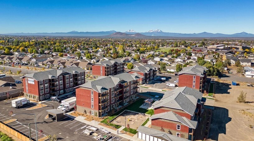 3025 NW 7th St, Redmond, OR for sale - Building Photo - Image 1 of 1