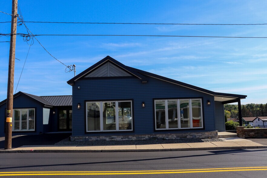 1421 Main St, Peckville, PA 18452