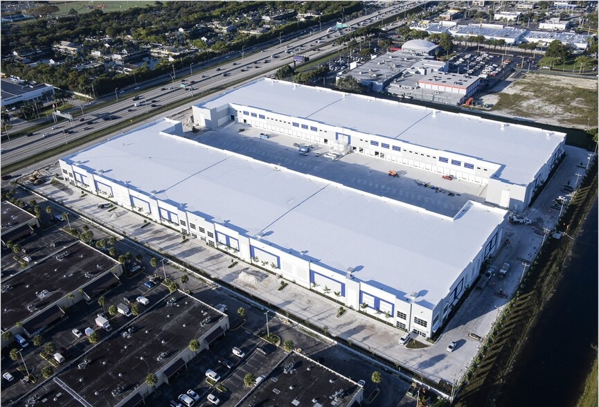 6405 NW 167th St, Hialeah, FL for lease - Building Photo - Image 2 of 34
