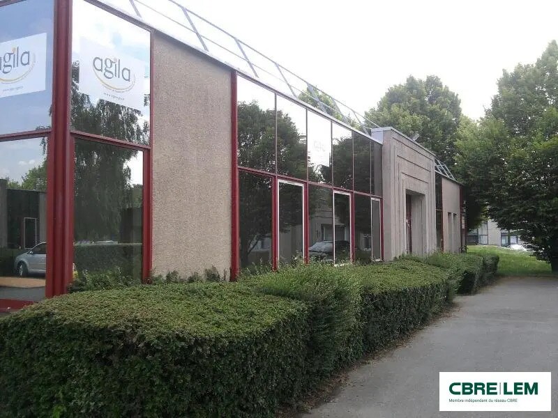 Location Bureaux 161 m² - Photo 1