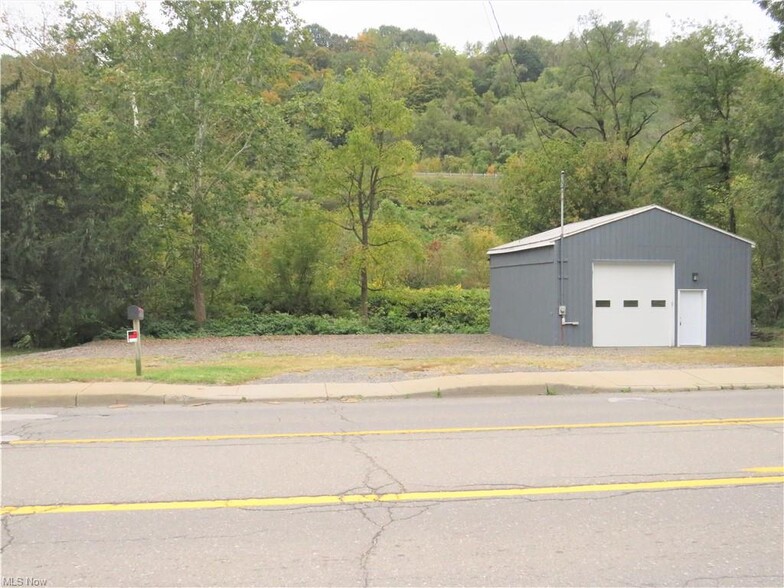 618 Cove Rd, Weirton, WV for sale - Building Photo - Image 1 of 1