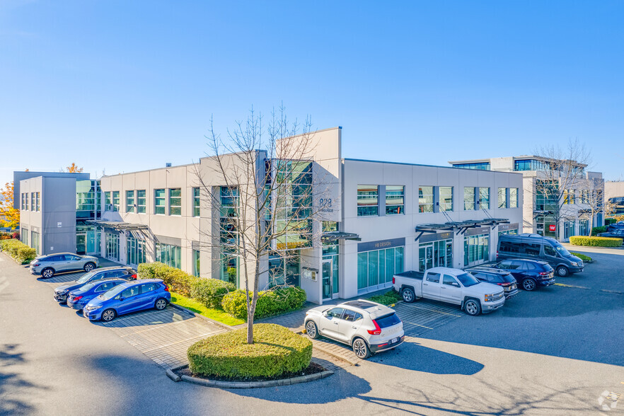 828 Harbourside Dr, North Vancouver, BC for lease - Primary Photo - Image 1 of 7