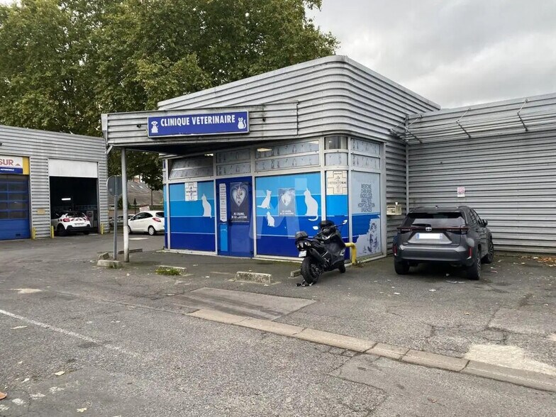 Retail in Évry-Courcouronnes for lease - Building Photo - Image 2 of 9