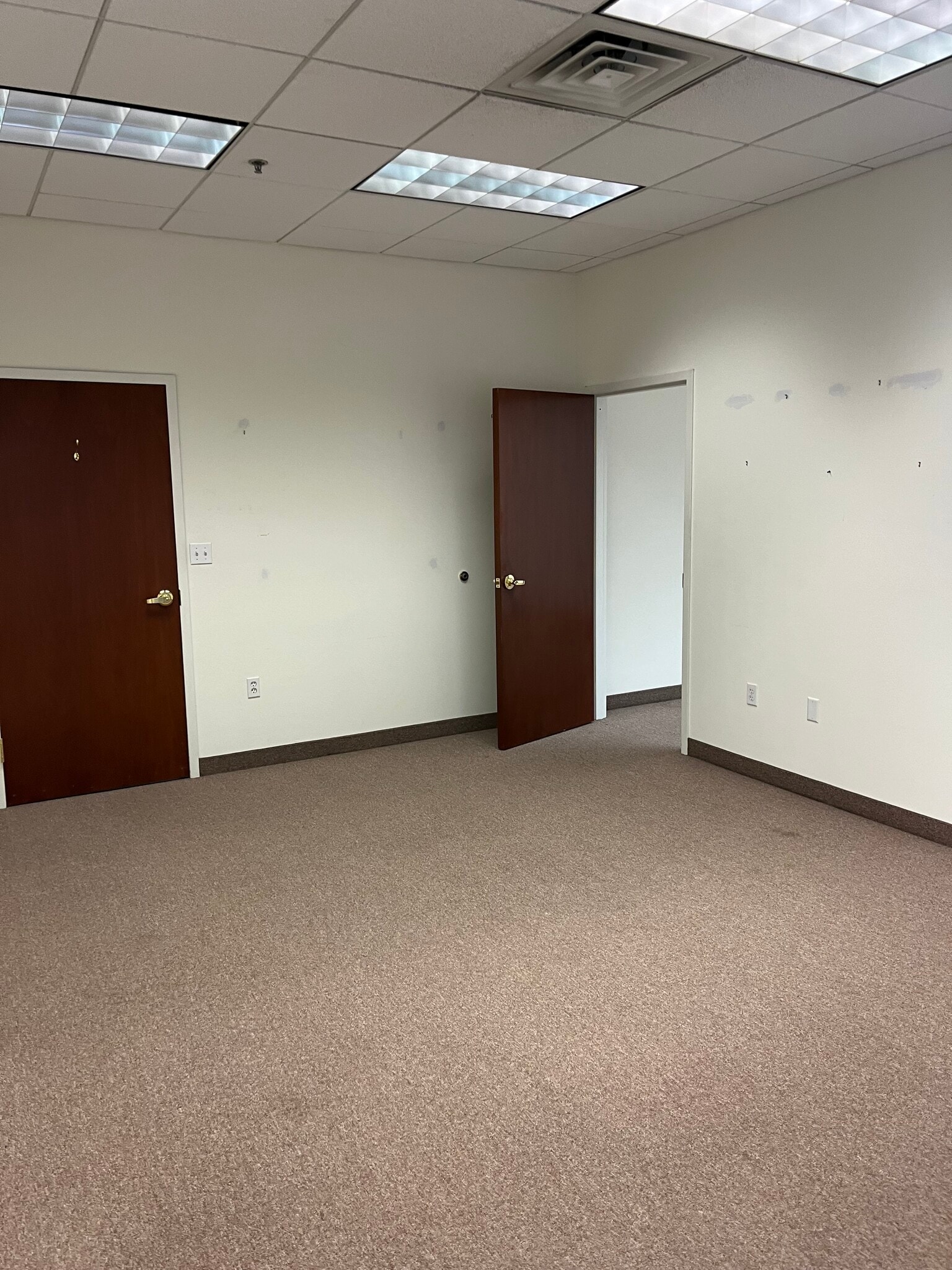 701 E High St, Charlottesville, VA for lease Interior Photo- Image 1 of 3