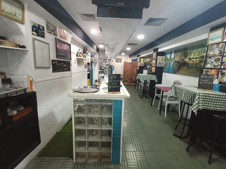 Retail in Cáceres, Cáceres for lease - Building Photo - Image 2 of 19