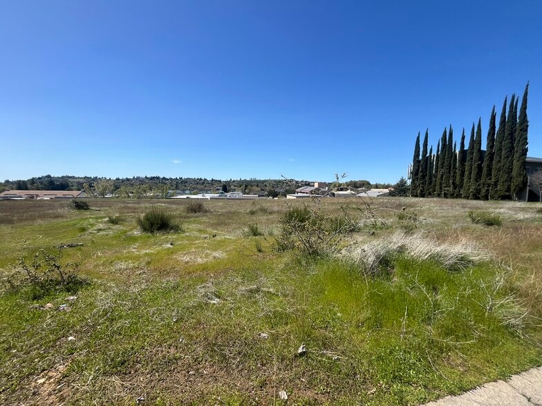 980-990 Camerado Dr, Cameron Park, CA for sale - Building Photo - Image 3 of 4