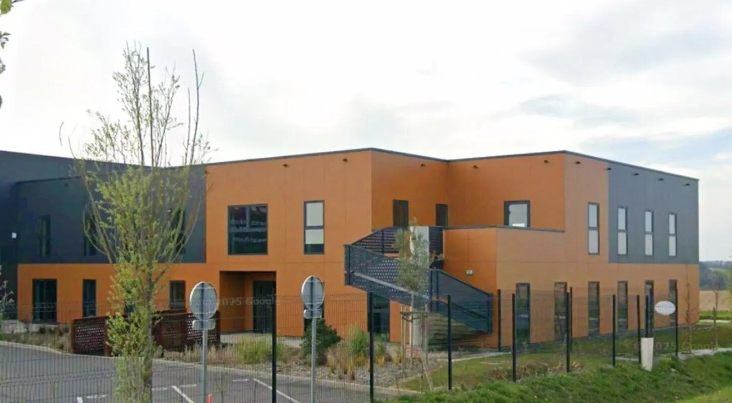 Office in Montivilliers for lease Building Photo- Image 1 of 4