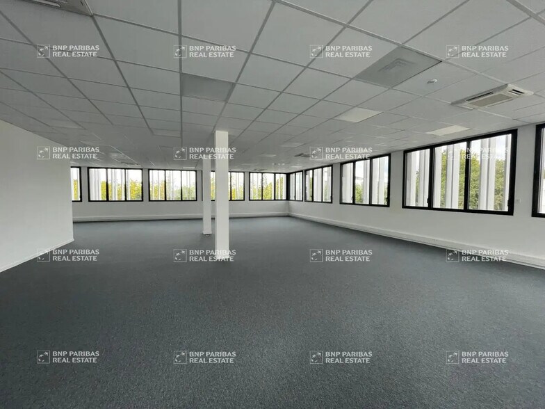 Office in Nantes for lease - Building Photo - Image 2 of 14