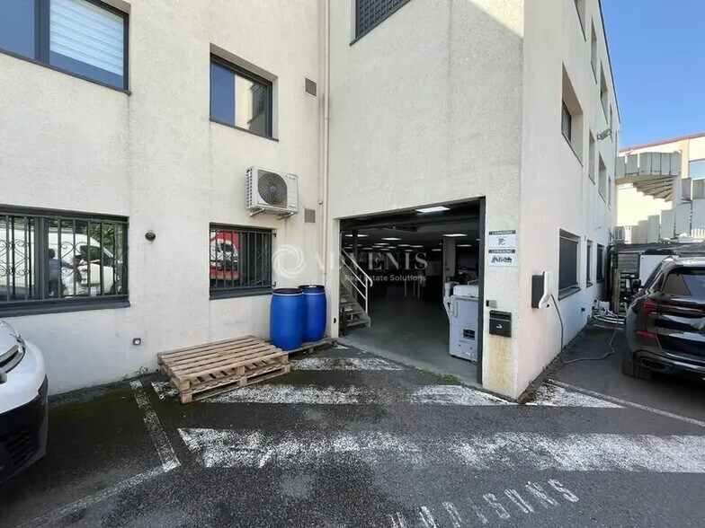 Office in Neuilly-Plaisance for lease - Building Photo - Image 2 of 12