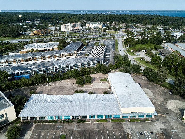 705 Wells Rd, Orange Park, FL for lease - Building Photo - Image 3 of 21