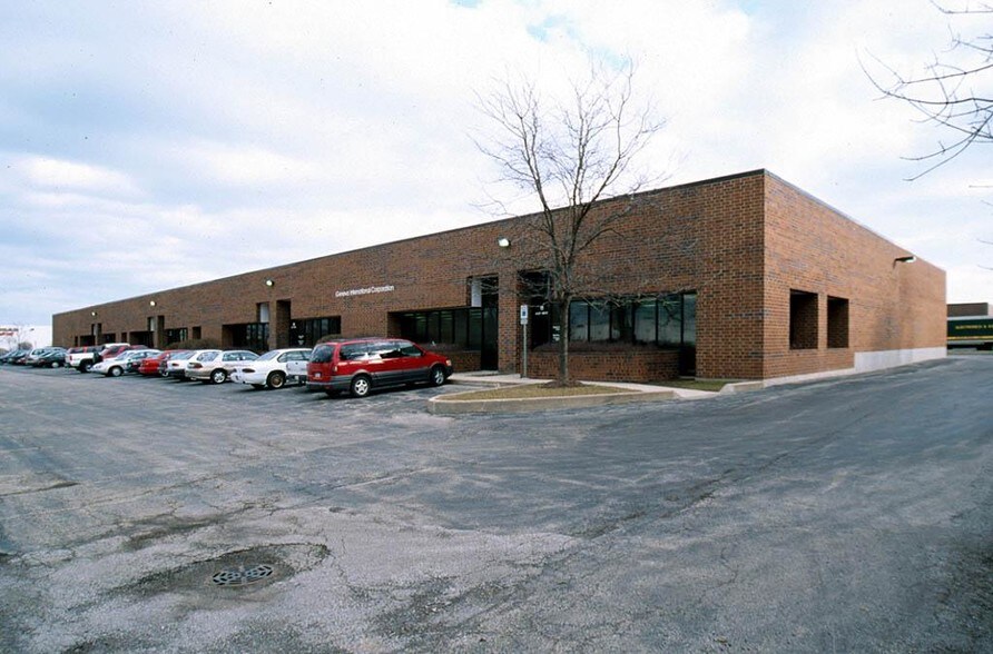 11-55 E Hintz Rd, Wheeling, IL for lease - Building Photo - Image 3 of 9