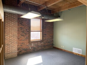 108 3rd St, Des Moines, IA for lease Interior Photo- Image 2 of 9