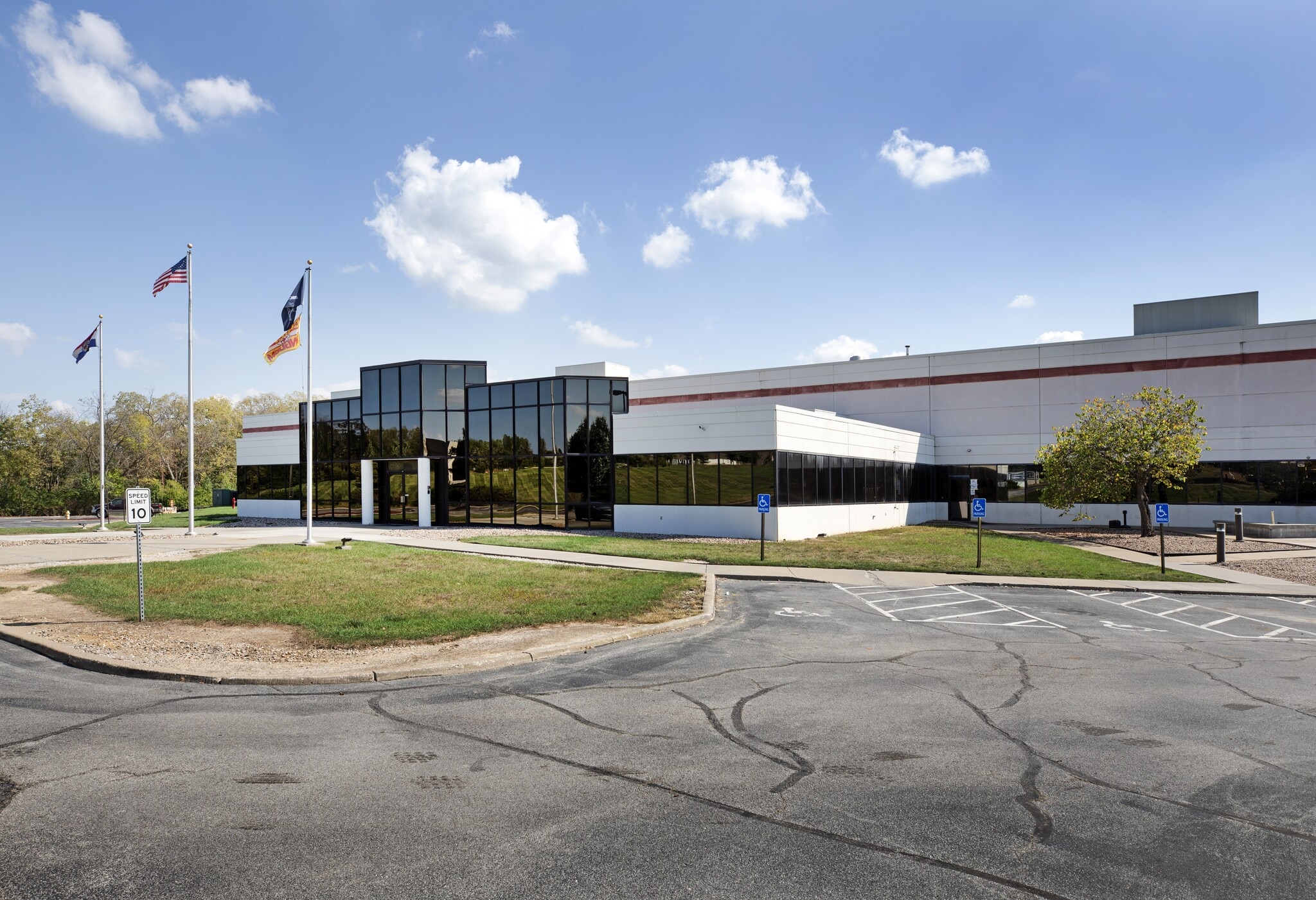 2901 Heartland Dr, Liberty, MO for lease Building Photo- Image 1 of 9