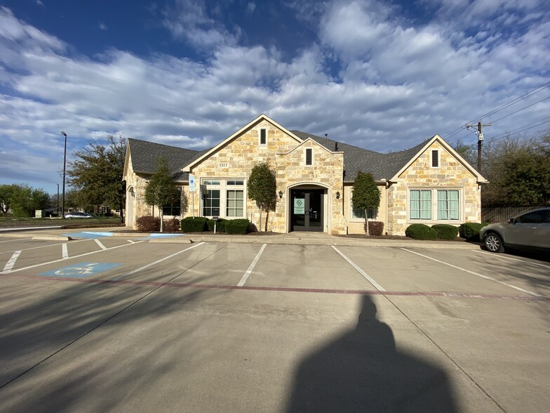 1809-1813 Hinkle Dr, Denton, TX for lease - Building Photo - Image 1 of 12