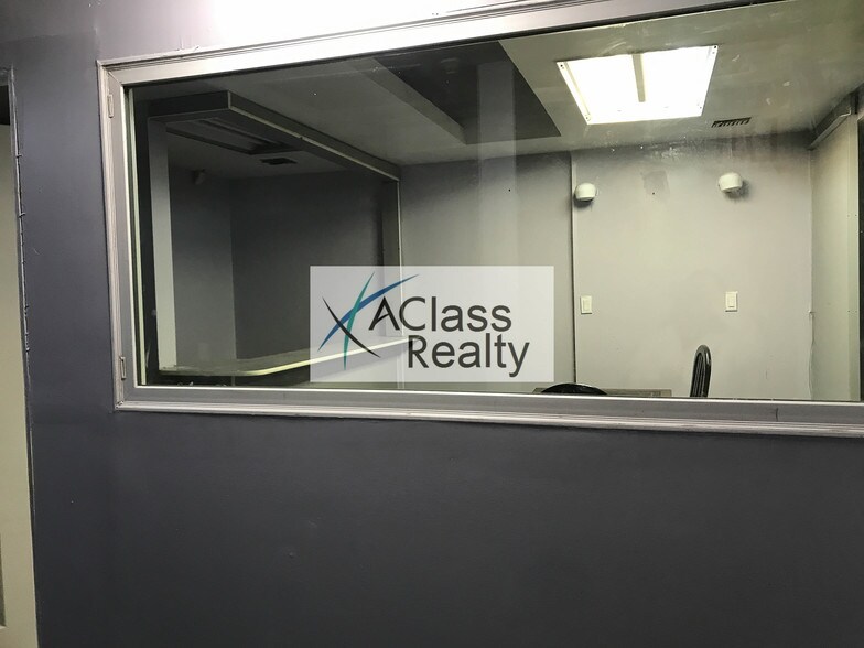 67-03 Roosevelt Ave, Flushing, NY for sale - Primary Photo - Image 1 of 1