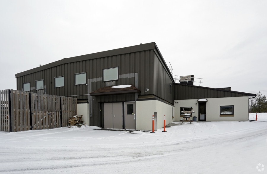 104 Schneider Rd, Ottawa, ON for lease - Building Photo - Image 2 of 3