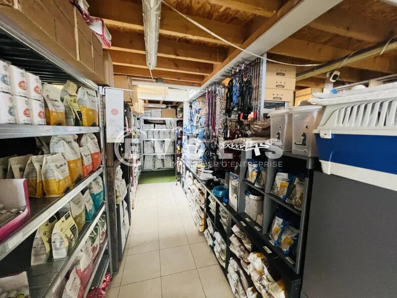 Retail in Pontault-Combault for lease - Interior Photo - Image 1 of 3
