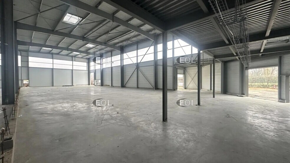 Flex in Torcy for lease - Interior Photo - Image 3 of 3