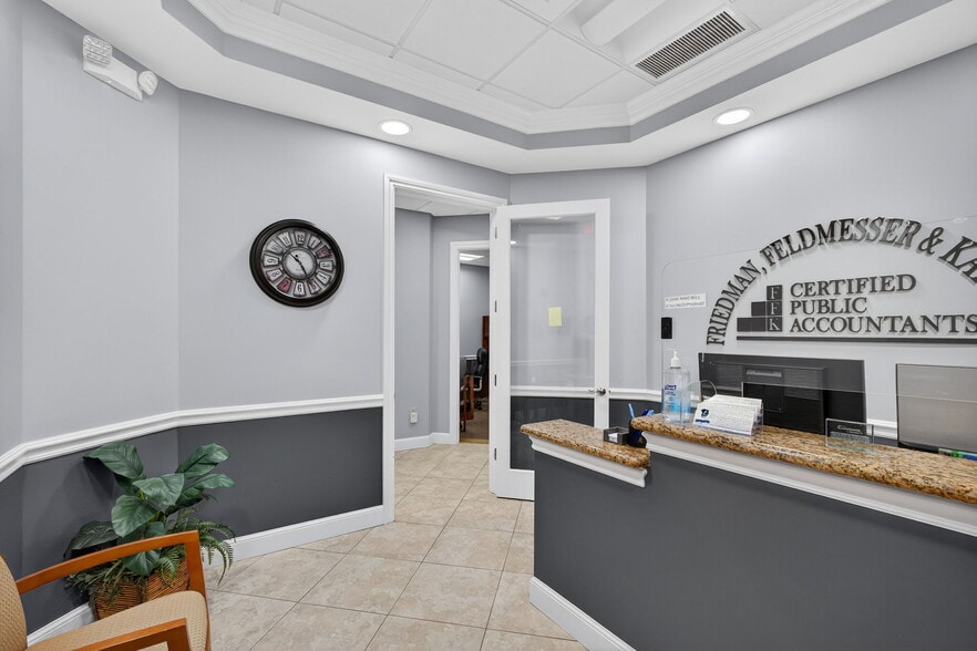641 University Blvd, Jupiter, FL for sale - Building Photo - Image 3 of 12