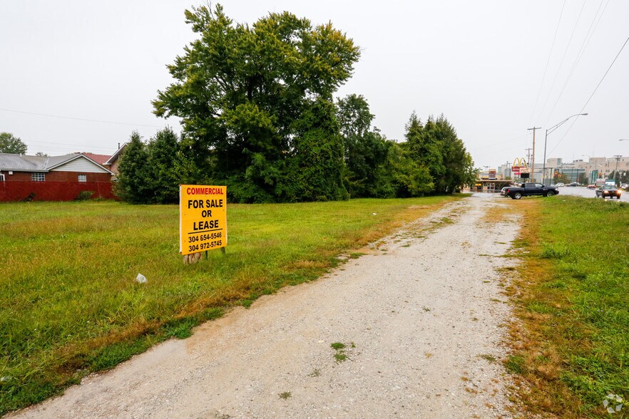 1569 Hal Greer Blvd, Huntington, WV for sale - Primary Photo - Image 1 of 1