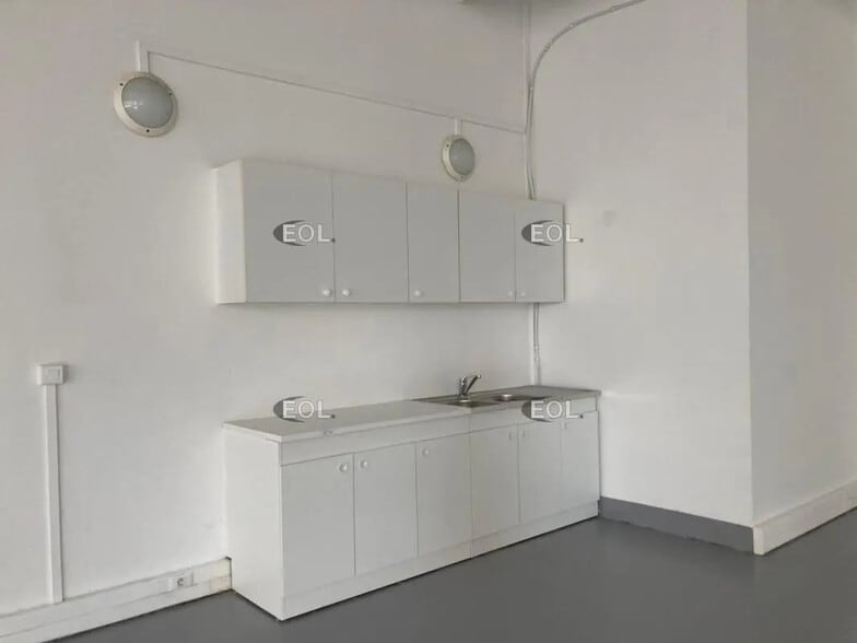 Flex in Chevilly-Larue for lease - Interior Photo - Image 2 of 4