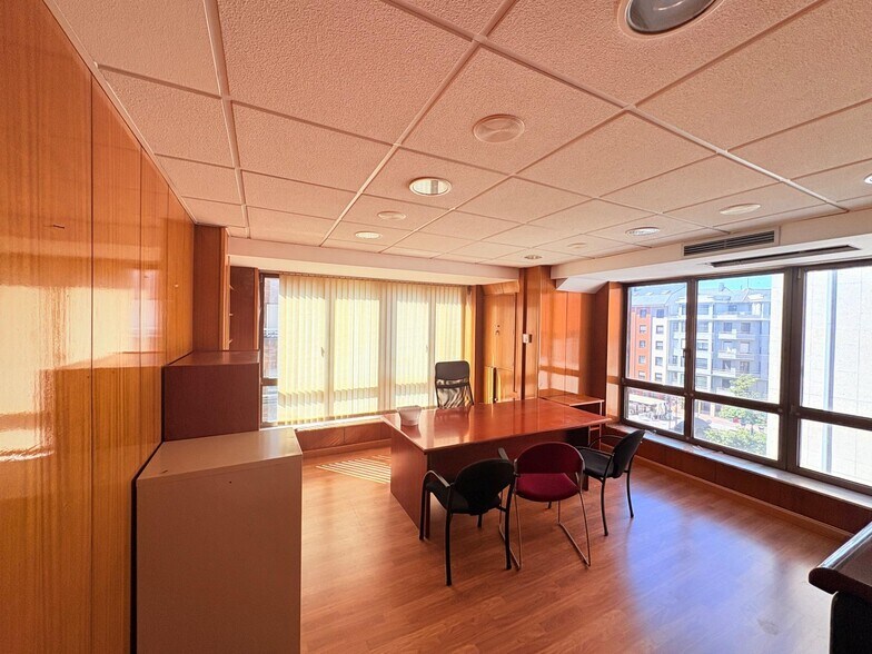 Office in León, León for sale - Building Photo - Image 3 of 15