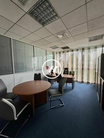 Office in Roissy-en-France for sale - Interior Photo - Image 3 of 11