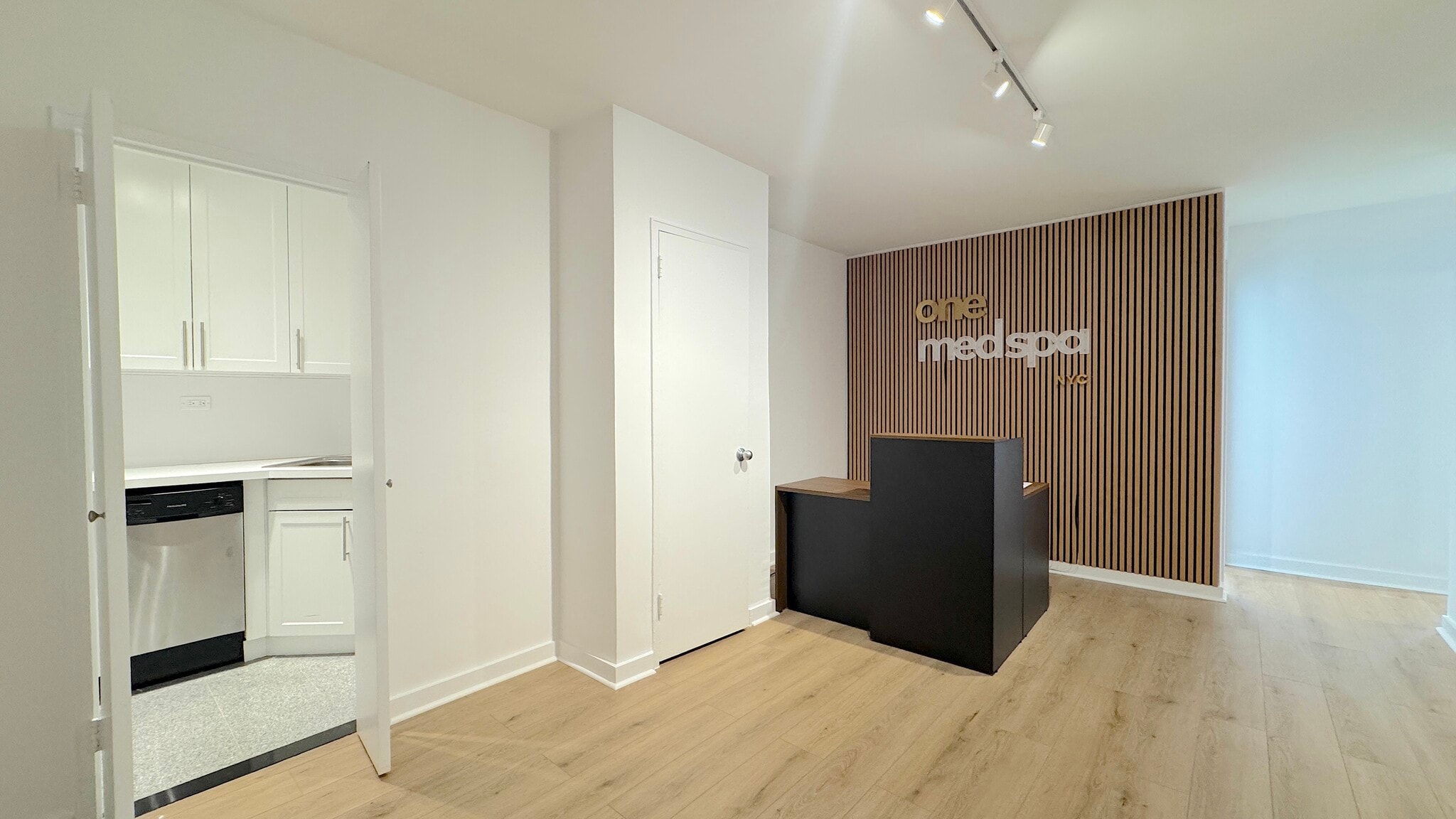 155 E 55th St, New York, NY for lease Interior Photo- Image 1 of 5