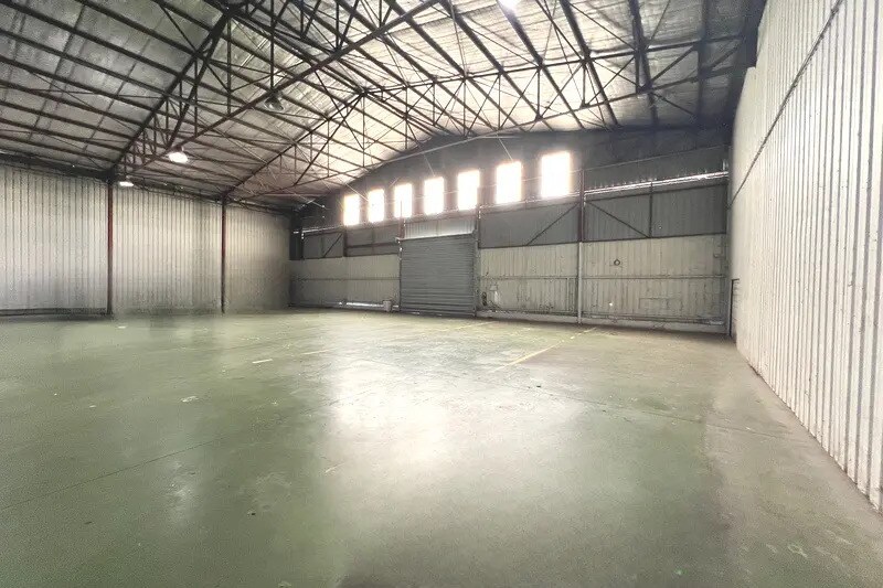 Flex in Nîmes for lease - Interior Photo - Image 3 of 8